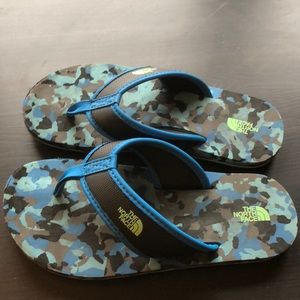 North Face boys flip flops